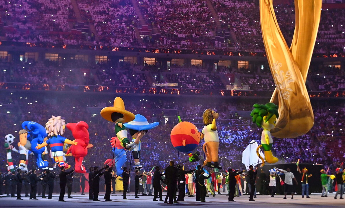 <p>Los actores actúan durante la Ceremonia De apertura con anterioridad al FIFA Taza Mundial 2022 grupo Un Partido De apertura entre Qatar y Ecuador en Al Bayt Estadio en Al Khor, Qatar, 20 noviembre 2022. (Mundial de Fútbol, Catar) EFE/EPA/Noushad Thekkayil</p>