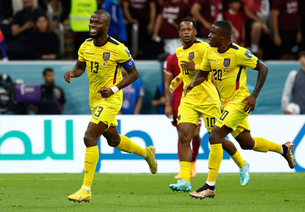 <p>Enner Valencia (L) de Ecuador celebra durante a FIFA partido de fútbol delMundial de la fase de grupo entre Qatar y Ecuador en Al estadio de Cebo en Al Khor, Qatar, 20 noviembre 2022. EFE/ Rodrigo Jimenez</p>