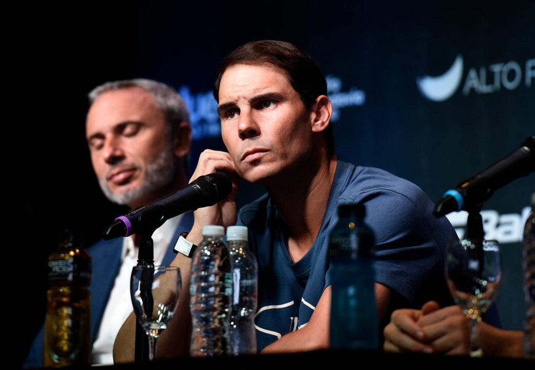 El tenista español Rafael Nadal participa hoy en una conferencia de prensa en la víspera de su partido de exhibición contra Casper Ruud, en Buenos Aires (Argentina). EFE/Matías Martín Campaya