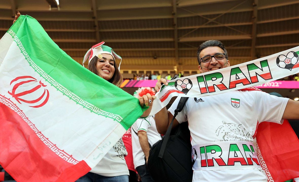 Aficionados de la selección de Irán durante el Mundial de fútbol de Qatar. EFE/EPA/Abedin Taherkenareh