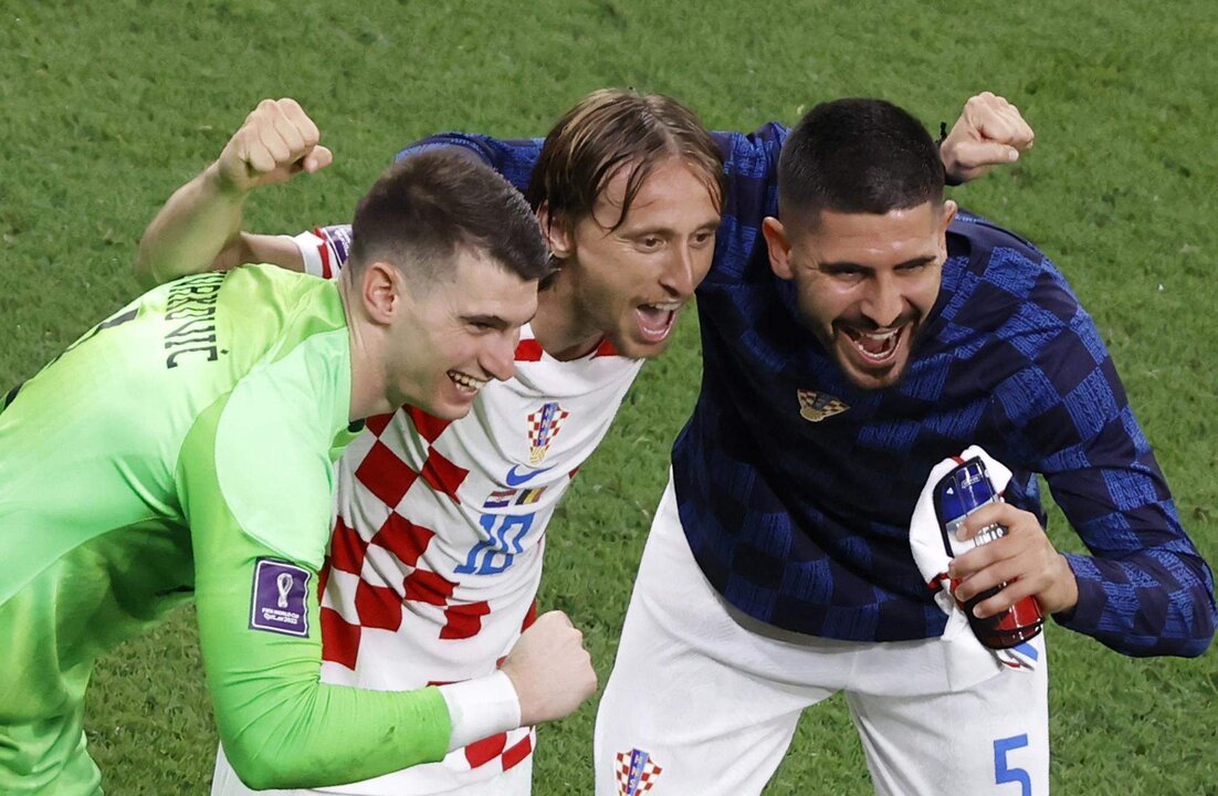 Dominik Livakovic, Luka Modric y Martin Erlic en el Ahmad bin Ali Stadium, Catar. EFE/EPA/Rolex dela Pena