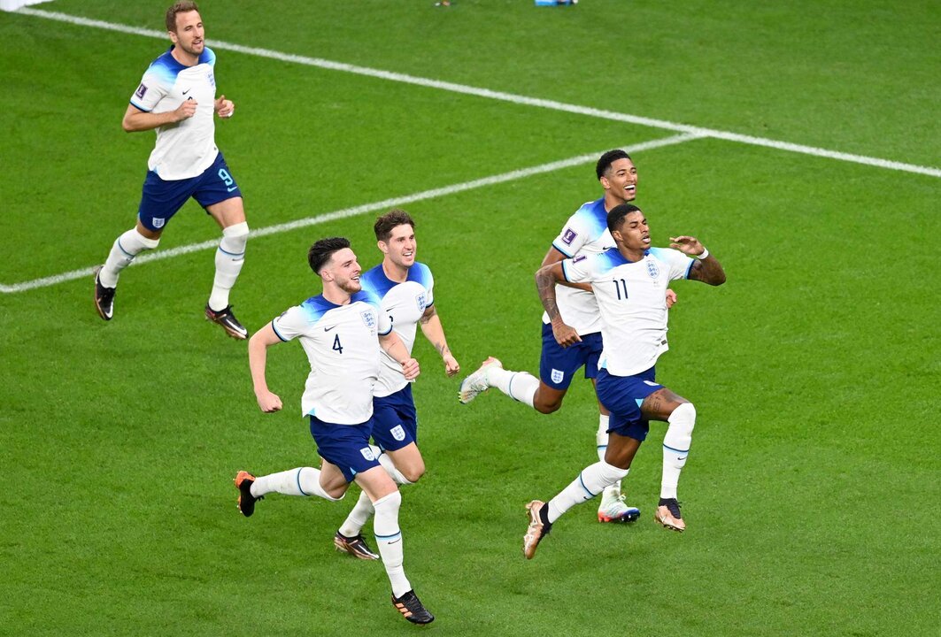 Jugadores ingleses celebran el primer gol de Inglaterra frente a Gales en el Mundial de Qatar 2022. EFE/EPA/Georgi Licovski/archivo