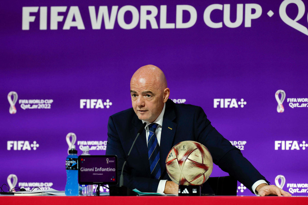 El suizo Gianni Infantino, presidente de la FIFA, durante la rueda de prensa de hoy en Doha. EFE/Alberto Estévez