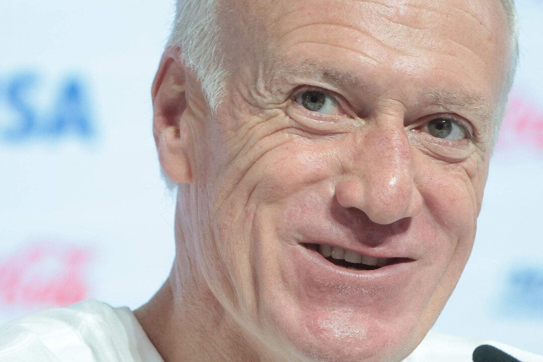 El seleccionador francés Didier Deschamps, durante la rueda de prensa del equipo en el Virtual Stadium de Doha, Catar. Francia y Argentina disputarán la final del Mundial el domingo. EFE/Juan Ignacio Roncoroni